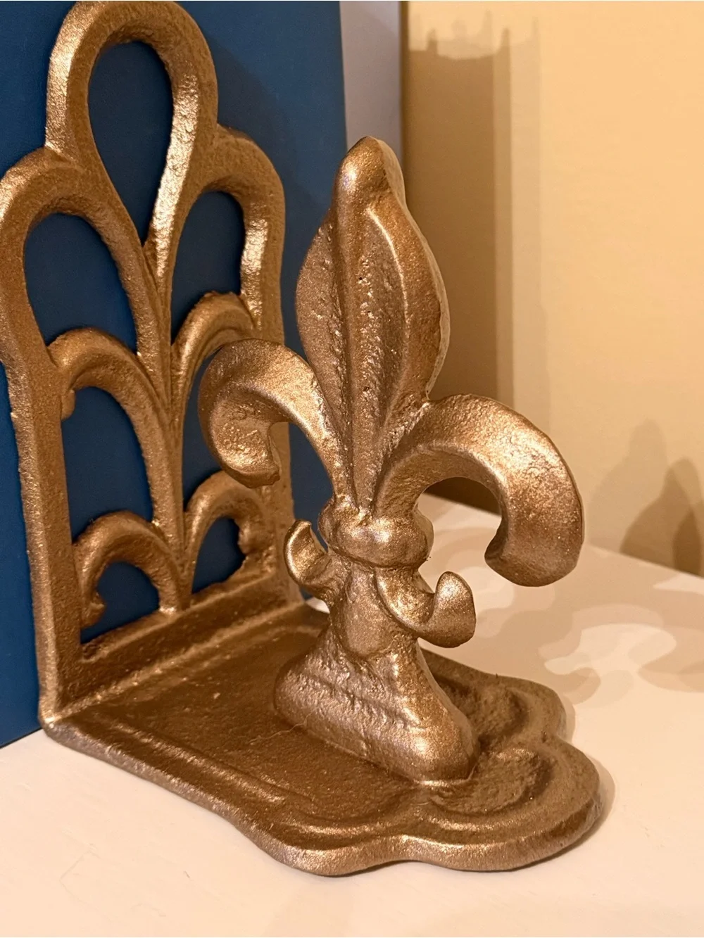 Decorative Fleur-de-Lis Bookends in Aged Brass